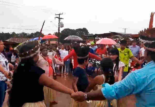 PRF, PF e PM vão tentar convencer manifestantes a liberarem a BR-364, tomada por crianças e índios
