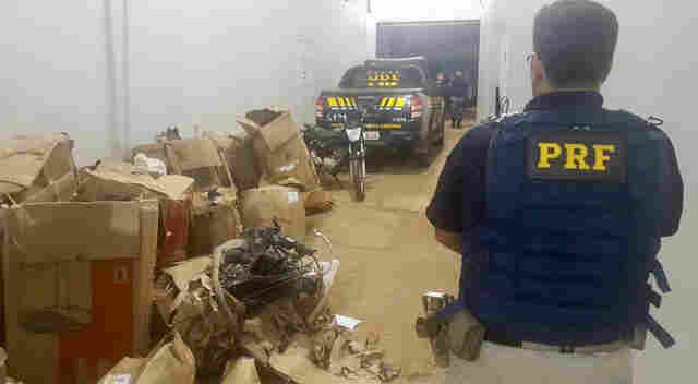 Fretista é preso ao transportar seis motos roubadas na BR-364 e alega que foi enganado