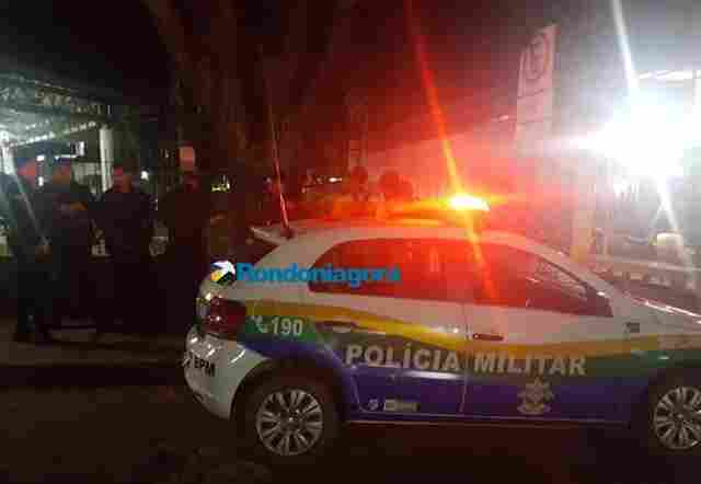 Homem se recusa a pagar lanche para mulher na rodoviária e é esfaqueado nas costas