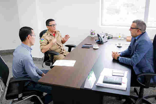 Deputado Alex Silva destinará emenda para a compra de ambulância do CBMRO