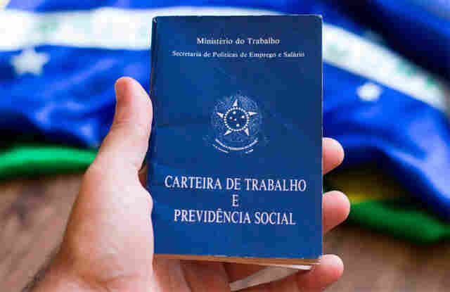 Vagas de emprego para advogado, analista administrativo e garçom estão disponíveis no Sine da Capital