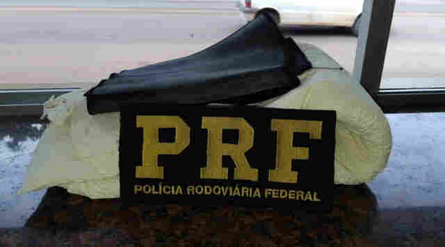 PRF prende passageira de ônibus com 4 quilos de cocaína