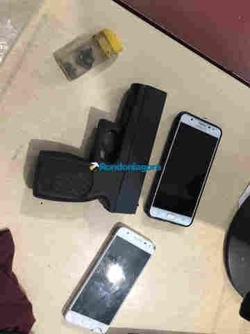 Dupla é presa após assaltar casal de namorados com arma de brinquedo em Porto Velho