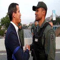 Venezuela: Juan Guaidó diz que tem apoio de principais unidades militares para acabar com Governo Maduro