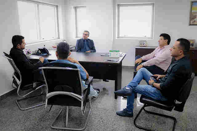 Deputado Alex Silva recebe representantes da Emater