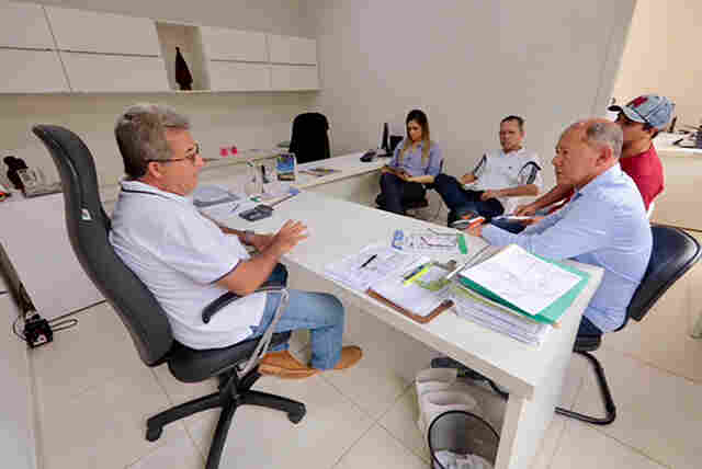 Deputado Coronel Chrisostomo visita Ariquemes e participa de reunião com representantes comerciais e na Feira do Peixe Expovale.