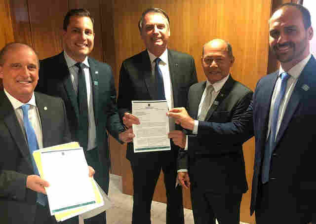 Coronel Chrisóstomo apresenta relatório a Bolsonaro sobre a situação da fronteira do Brasil com a Venezuela