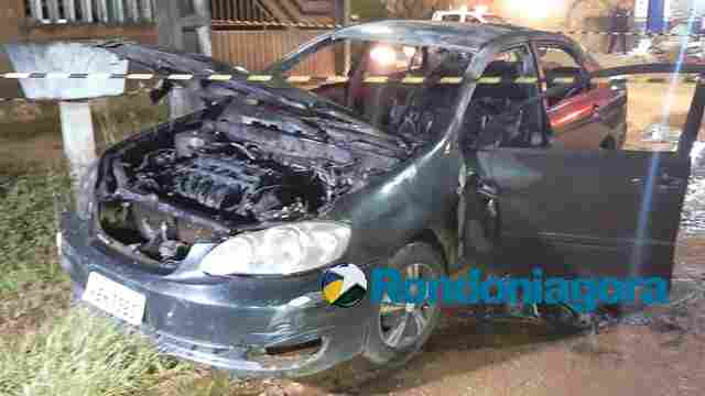Carro de professor é incendiado na Zona Leste da Capital