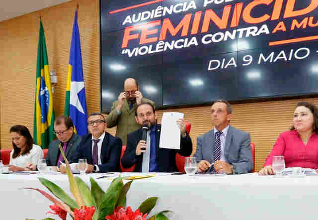 Presidente da Assembleia assina ato de convocação de servidores concursados