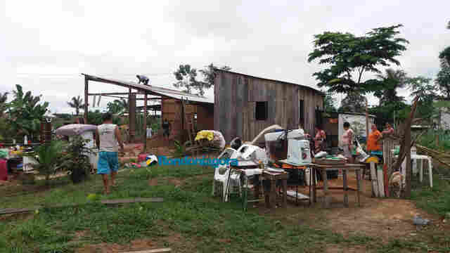Vídeo: Cerca de 60 famílias são retiradas de área invadida na Vila do Dnit, em Porto Velho