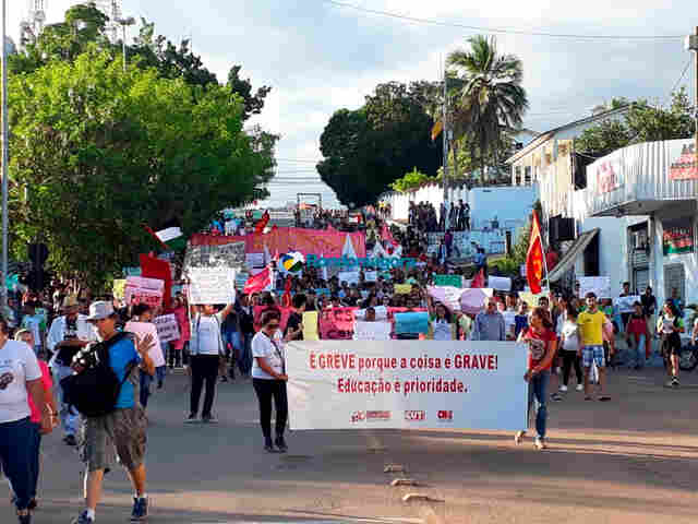 Vídeo: Protesto de estudantes da Unir, Ifro e trabalhadores na Educação