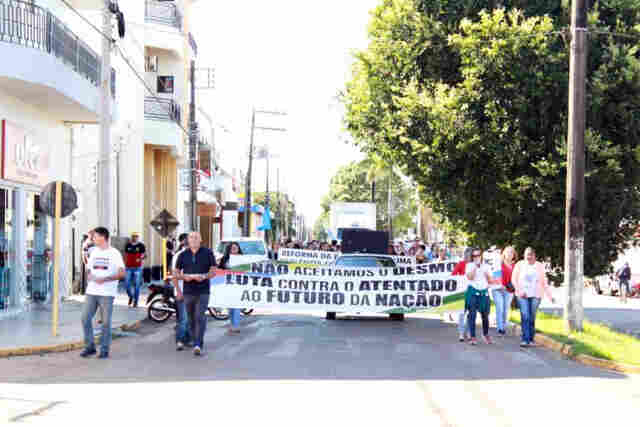 Atos em várias cidades pedem manutenção de verbas para universidades; Rondônia participa