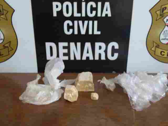 Denarc fecha boca de fumo e prende traficante com cocaína