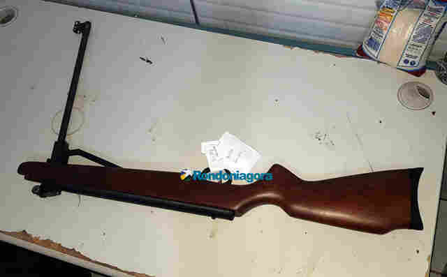 Motorista é preso após ameaçar pedestres com arma de fogo