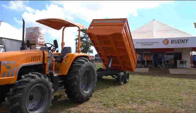 Budny apresenta nova secadora de grãos e transplantadeira de mudas para na Rondônia Rural Show