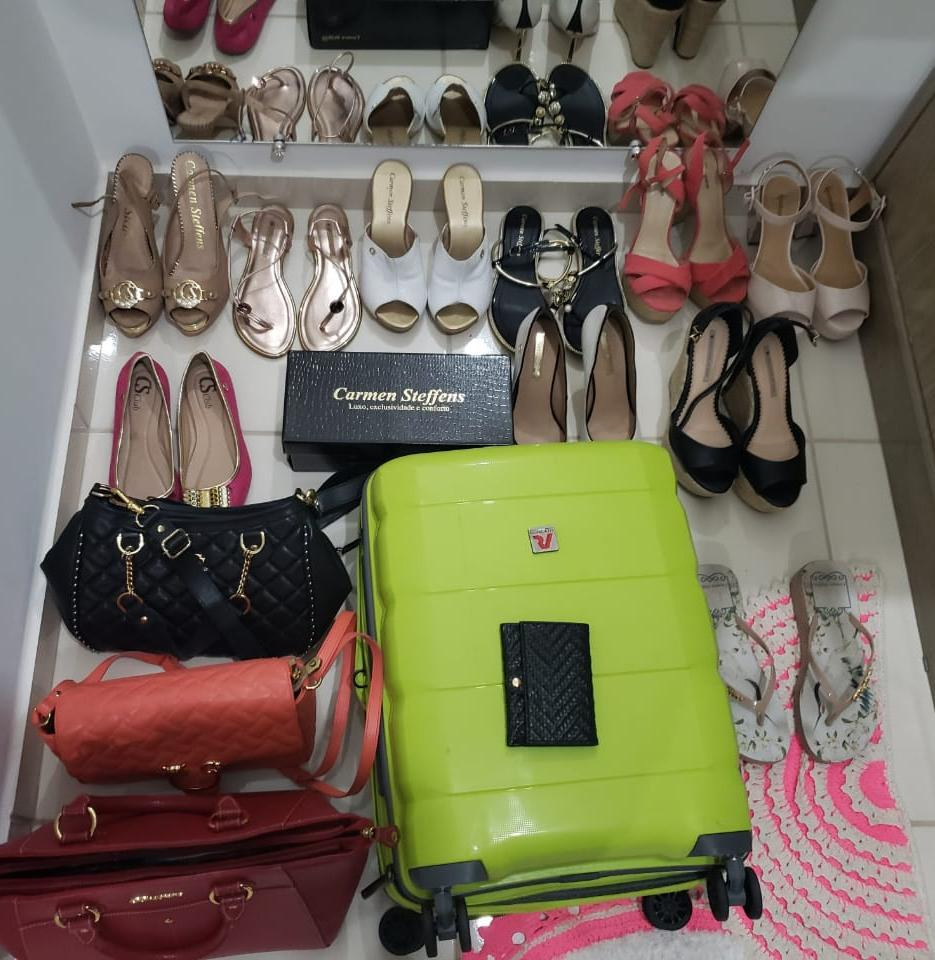 PF apreende dinheiro, objetos e carro de luxo com esposa de apenado por tráfico de drogas na Capital