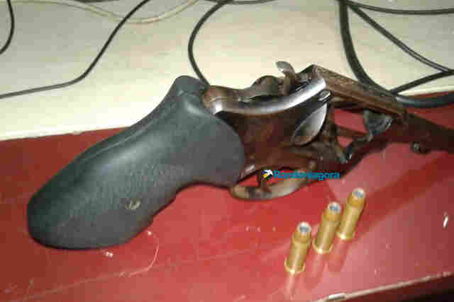 Quatro são presos com revólver na Zona Sul da Capital