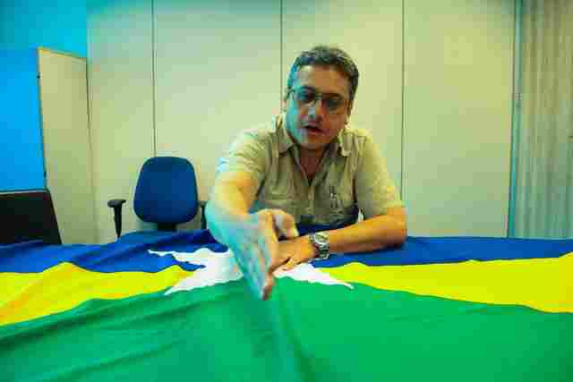 Criador da Bandeira de Rondônia explica a inspiração para o projeto que contempla o rio, a estrada, a riqueza e a estrela
