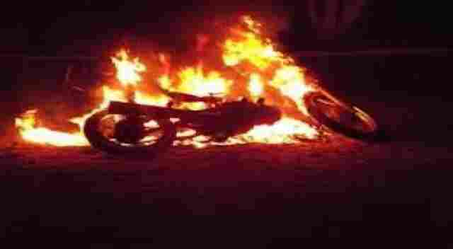 Irmãos são presos após espancarem homem e incendiarem motocicleta