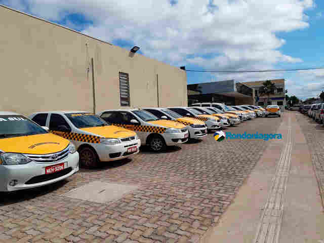 Taxistas continuam mobilização na Câmara Municipal