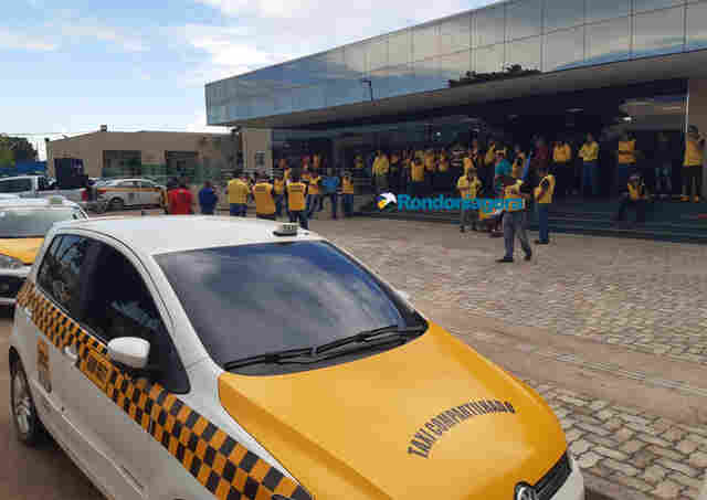 Câmara aprova, em primeira votação, projeto que beneficia táxis compartilhados