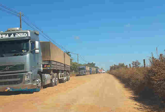 Após protestos de moradores, DER diz que já tem cronograma para finalizar obra na Estrada da Penal