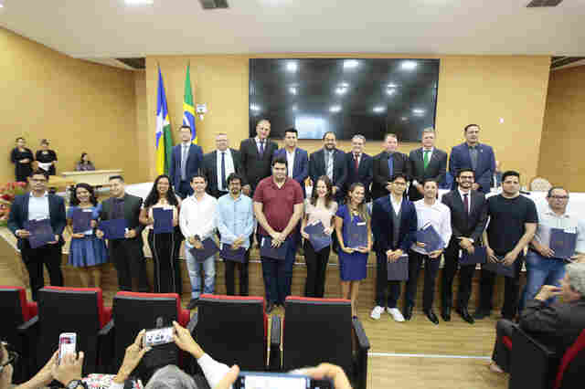 Presidente da Assembleia empossa 14 aprovados no 1º concurso público após a Constituição de 1988