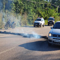 Polícia identifica encapuzados que incendiaram pneus e fecharam a BR-364