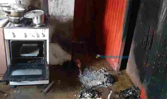 Casa pega fogo após dona trocar botija de gás
