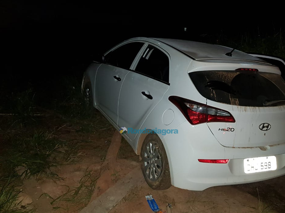 Bandidos armados com fuzis atiram em policiais durante perseguição