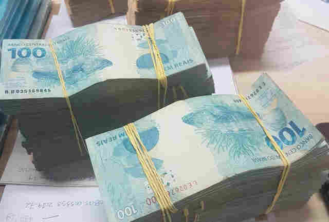 Polícia Federal prende homem sacando R$ 150 mil de conta