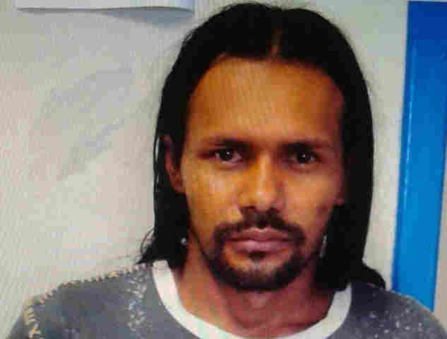 Homem é atacado a tiros e mulher entra na frente para salvá-lo