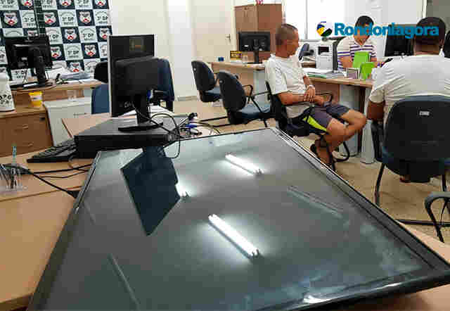 Vídeo: Bandidos limpam apartamento de jornalista, mas são presos após rápida ação da vítima, mototaxistas e Polícia