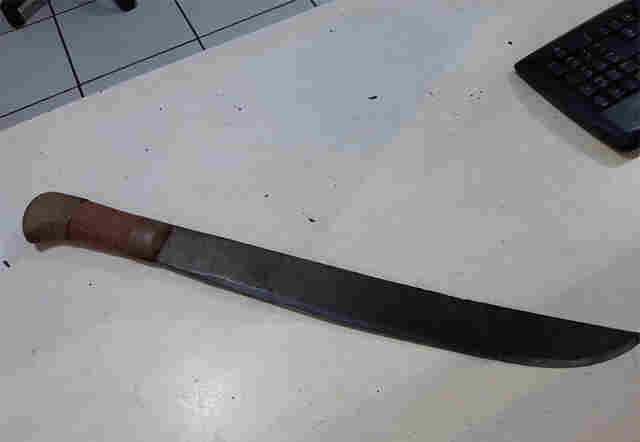 Criminoso é preso após tentar roubar posto usando facão