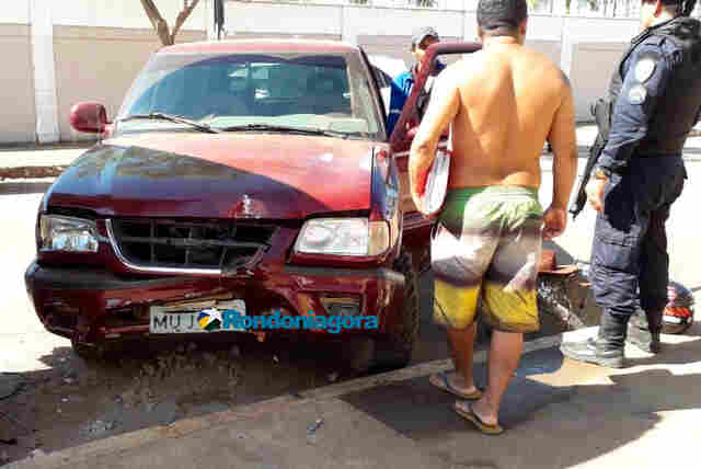 Vídeo: Jovem bêbado é preso após invadir mercearia com carro