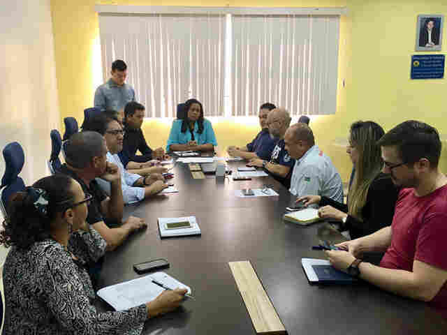 Transporte escolar: Vereadora Joelna Holder pede esclarecimentos aos envolvidos