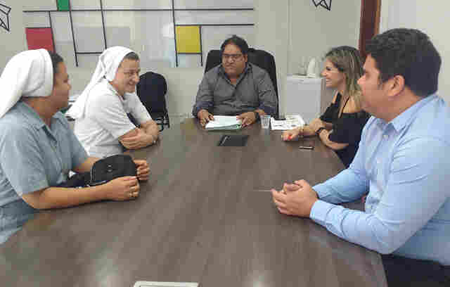 Semed firma convênio com escolas Marcelinas para repasse de recursos à merenda escolar