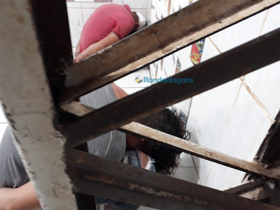 Polícia recupera caminhonete roubada por bando e prende criminosos com cinco armas