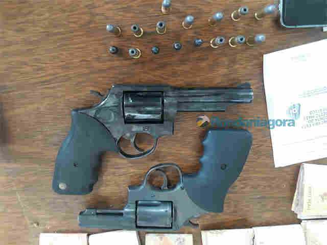 Denarc prende mulher com armas e traficante na Zona Leste