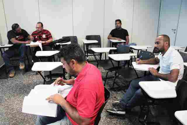 Três empresas entregam propostas no chamamento do transporte escolar fluvial de Porto Velho