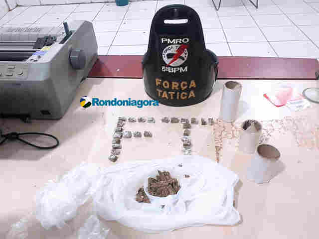 Menor é detido com várias porções de droga