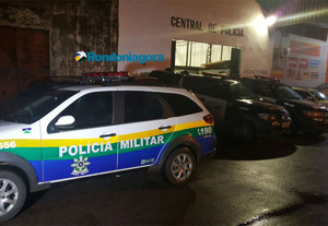Padrasto e enteado saem aos murros por carro de aplicativo