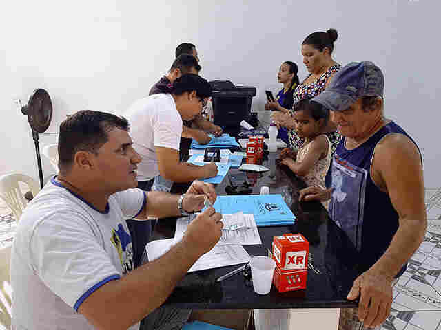 Semur recebe documentos para processo de regularização fundiária do Bairro Rosalina de Carvalho