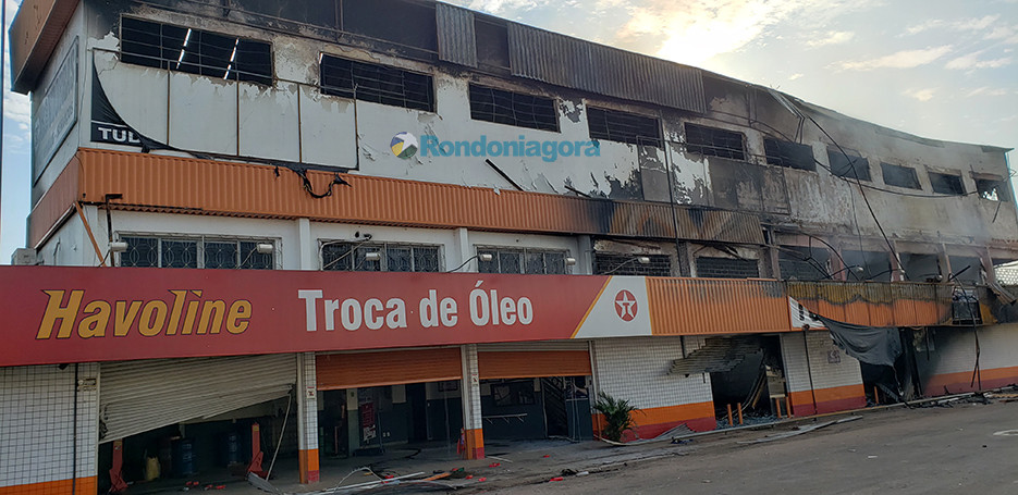 Vídeos e fotos: o que restou do prédio da Rondobras após o grande incêndio de sábado