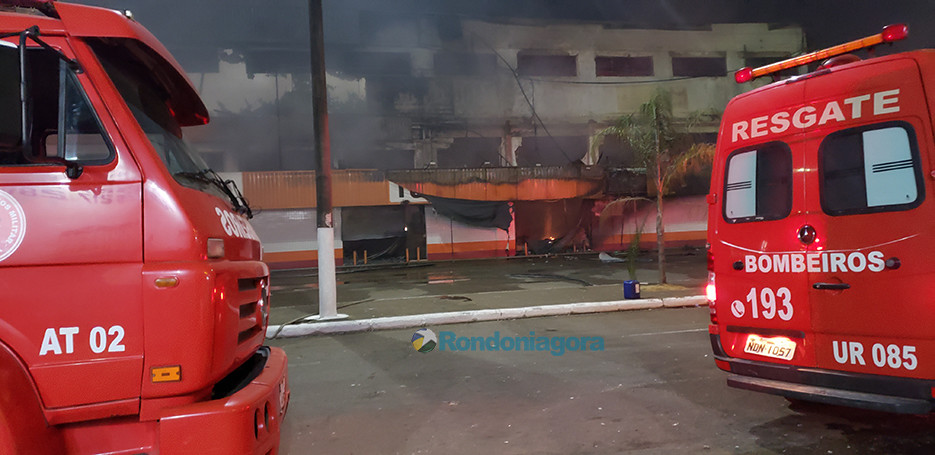 Vídeos e fotos: o que restou do prédio da Rondobras após o grande incêndio de sábado