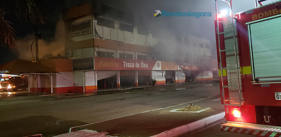 Vídeos e fotos: o que restou do prédio da Rondobras após o grande incêndio de sábado