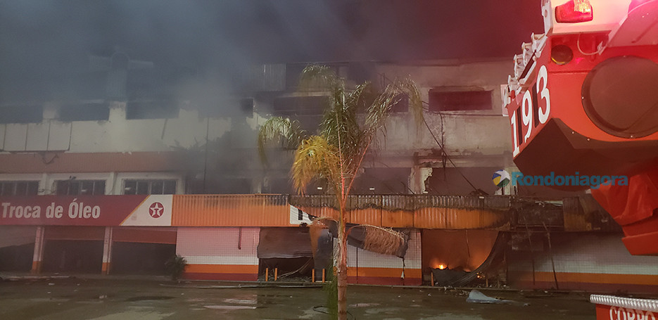 Vídeos e fotos: o que restou do prédio da Rondobras após o grande incêndio de sábado