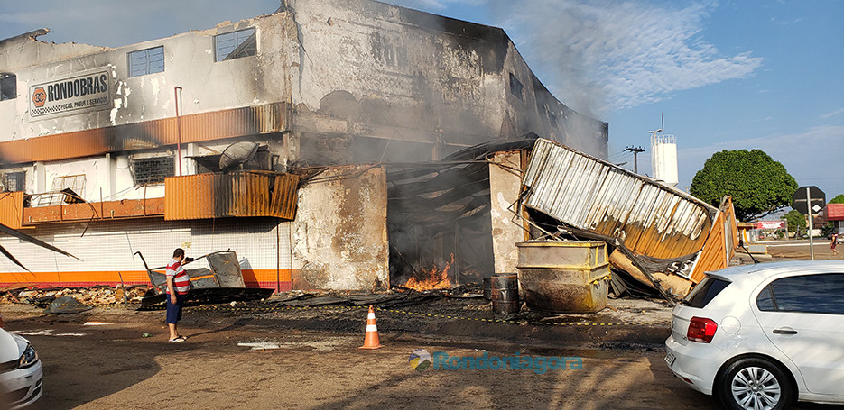 Vídeos e fotos: o que restou do prédio da Rondobras após o grande incêndio de sábado