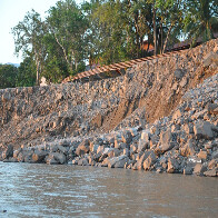 Vídeo: obra feita para proteger margem do Rio Madeira cede em Porto Velho