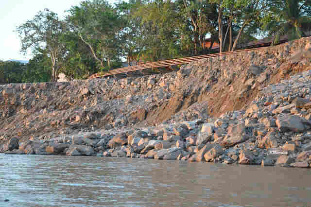 Vídeo: obra feita para proteger margem do Rio Madeira cede em Porto Velho